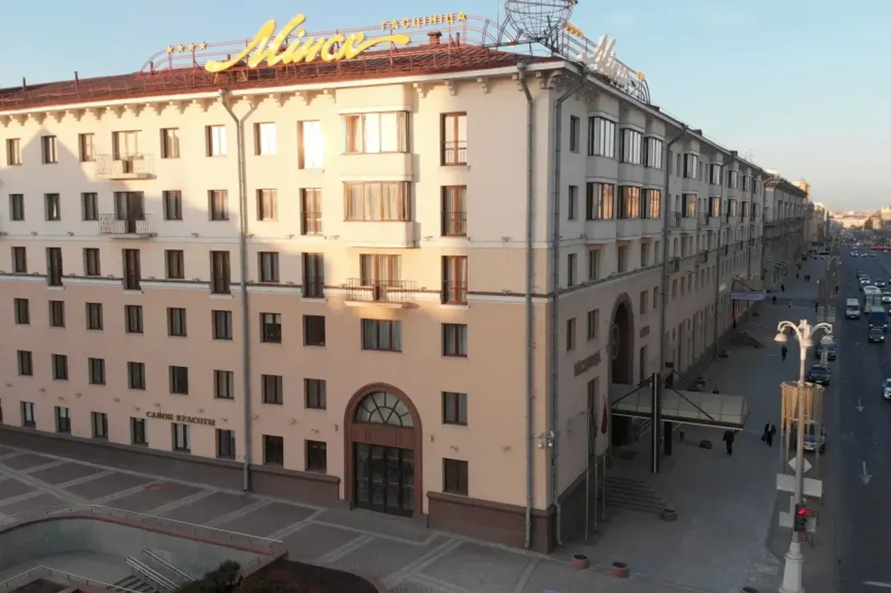 Hotel Minsk — ภาพห้องพักและบรรยากาศ