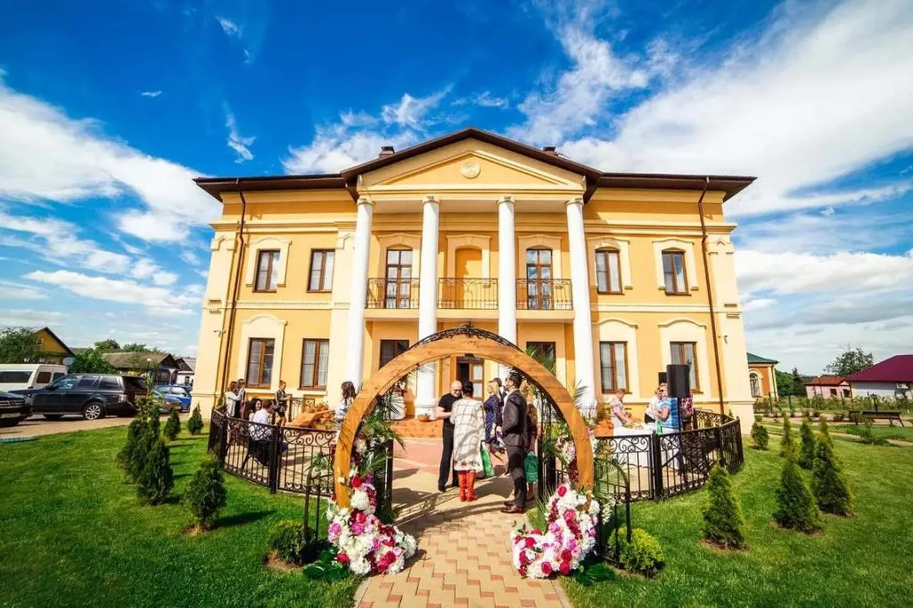 Hotel Mirskiy Posad — ภาพห้องพักและบรรยากาศ
