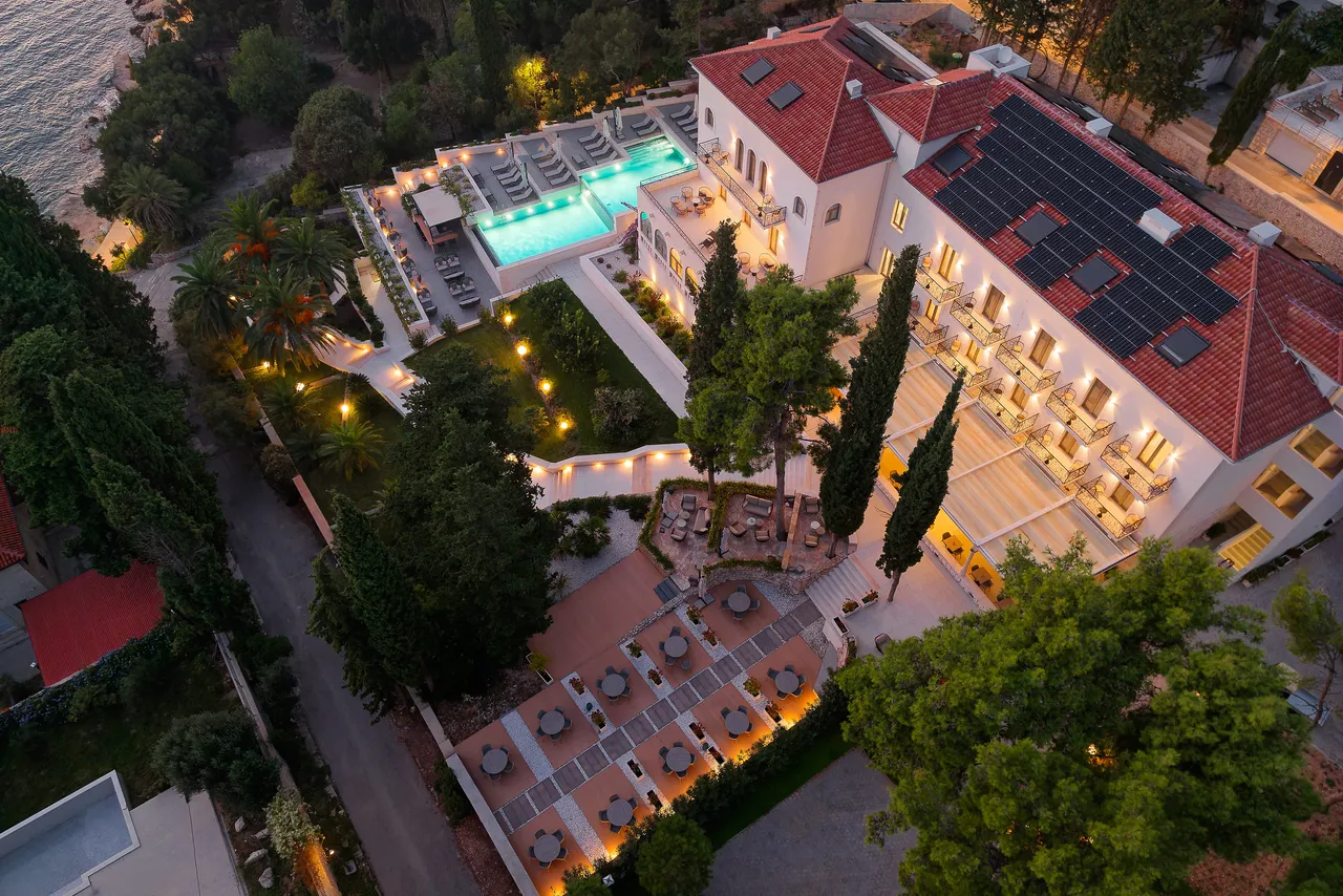 Hotel Moeesy, Blue & Green Oasis — rooms and atmosphere