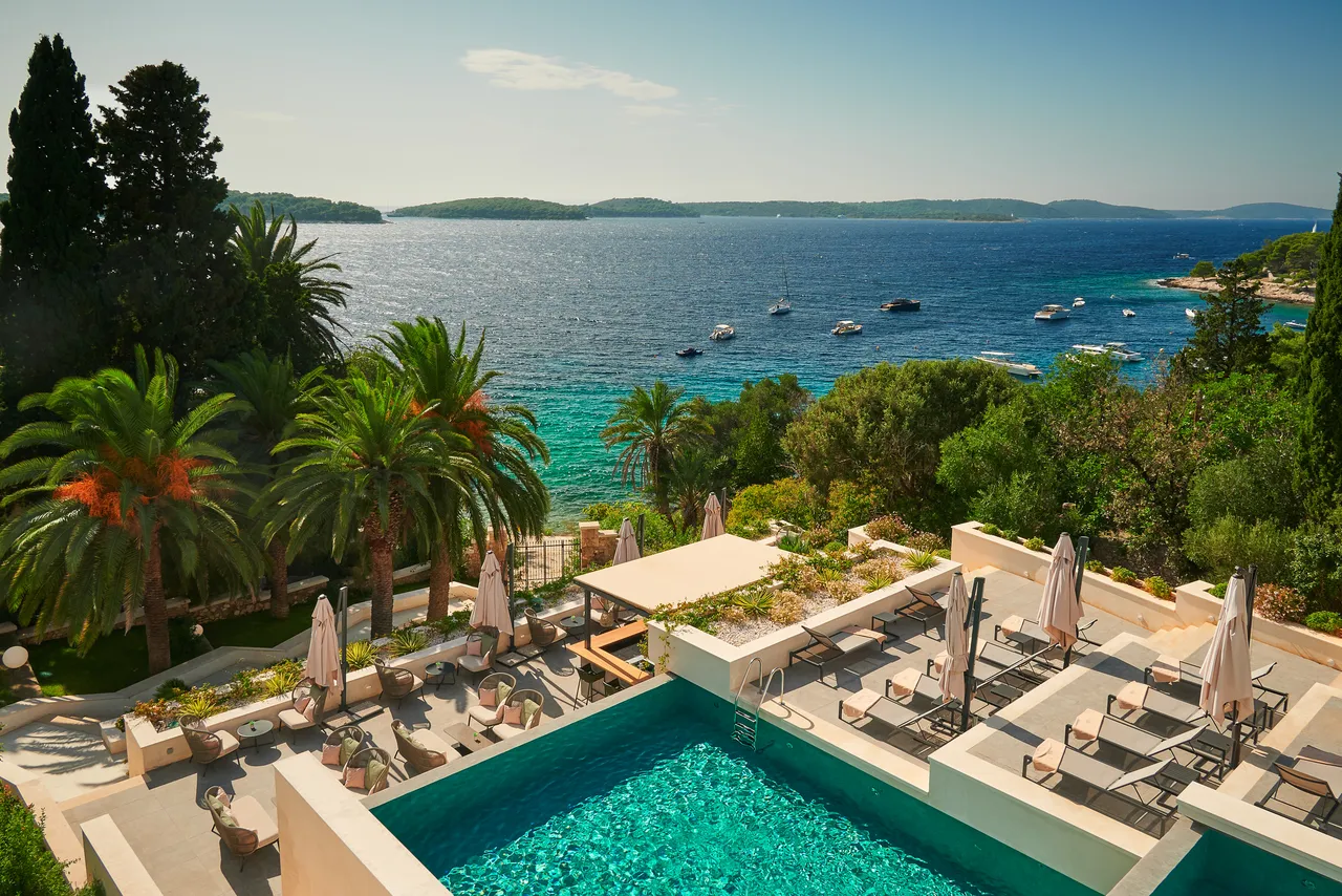 Hotel Moeesy, Blue & Green Oasis — rooms and atmosphere