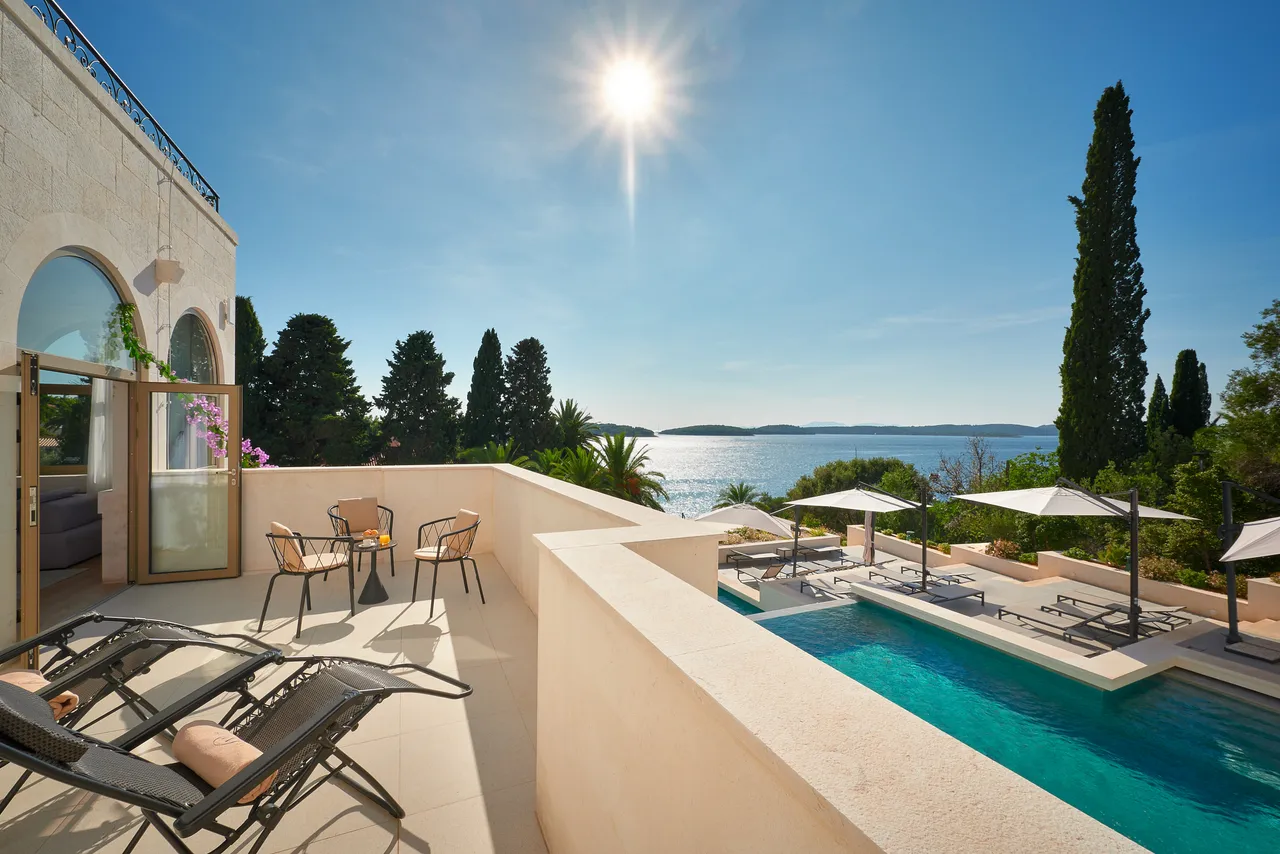 Hotel Moeesy, Blue & Green Oasis — rooms and atmosphere