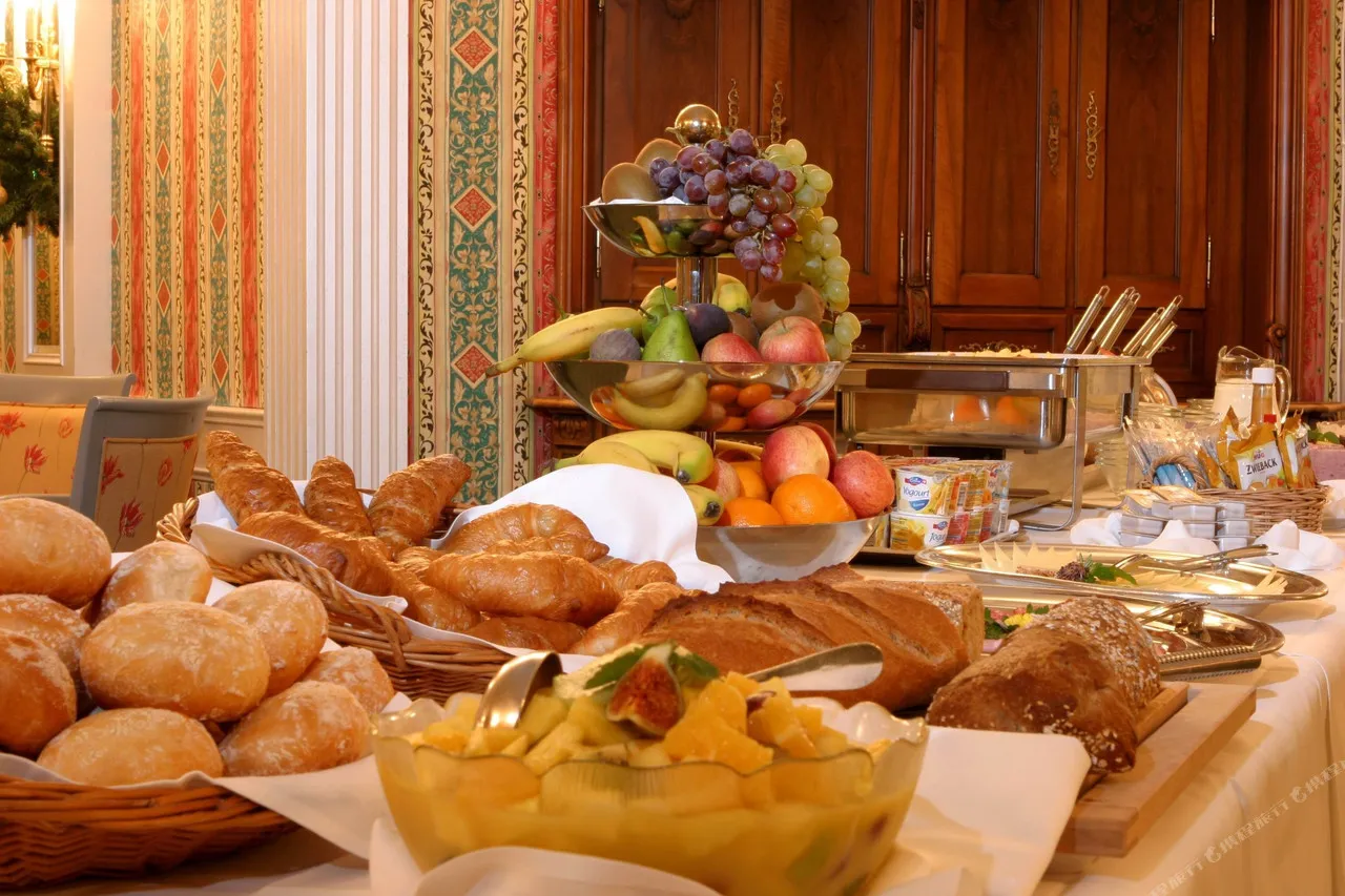 Hotel Monopol Luzern — rooms and atmosphere