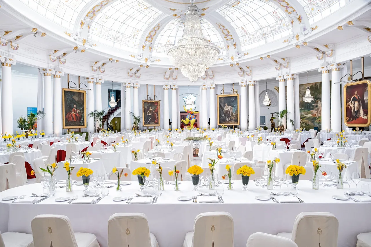 Hotel Negresco — rooms and atmosphere