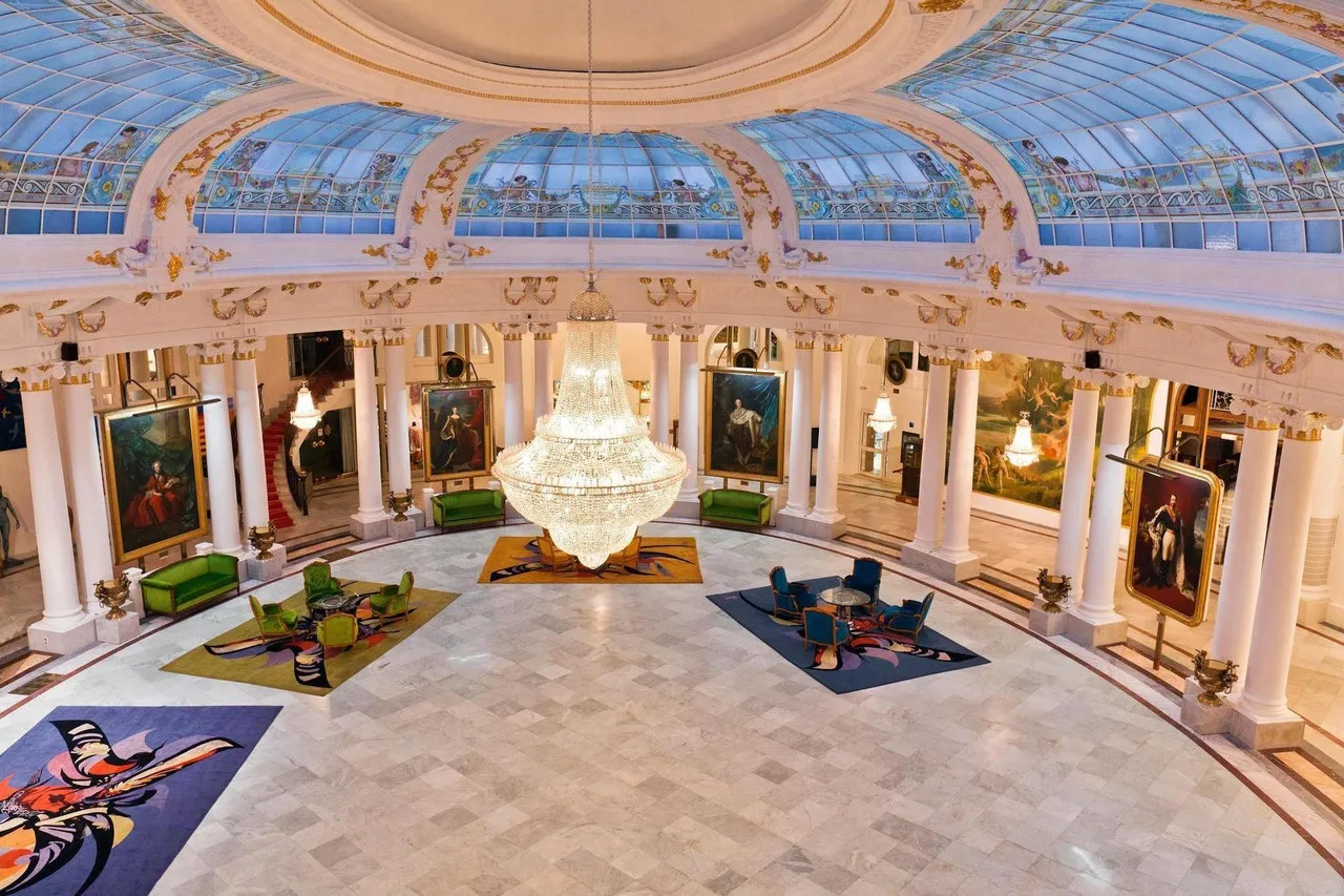 Hotel Negresco — rooms and atmosphere