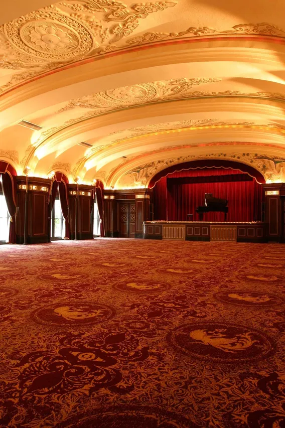 Hotel New Grand — rooms and atmosphere