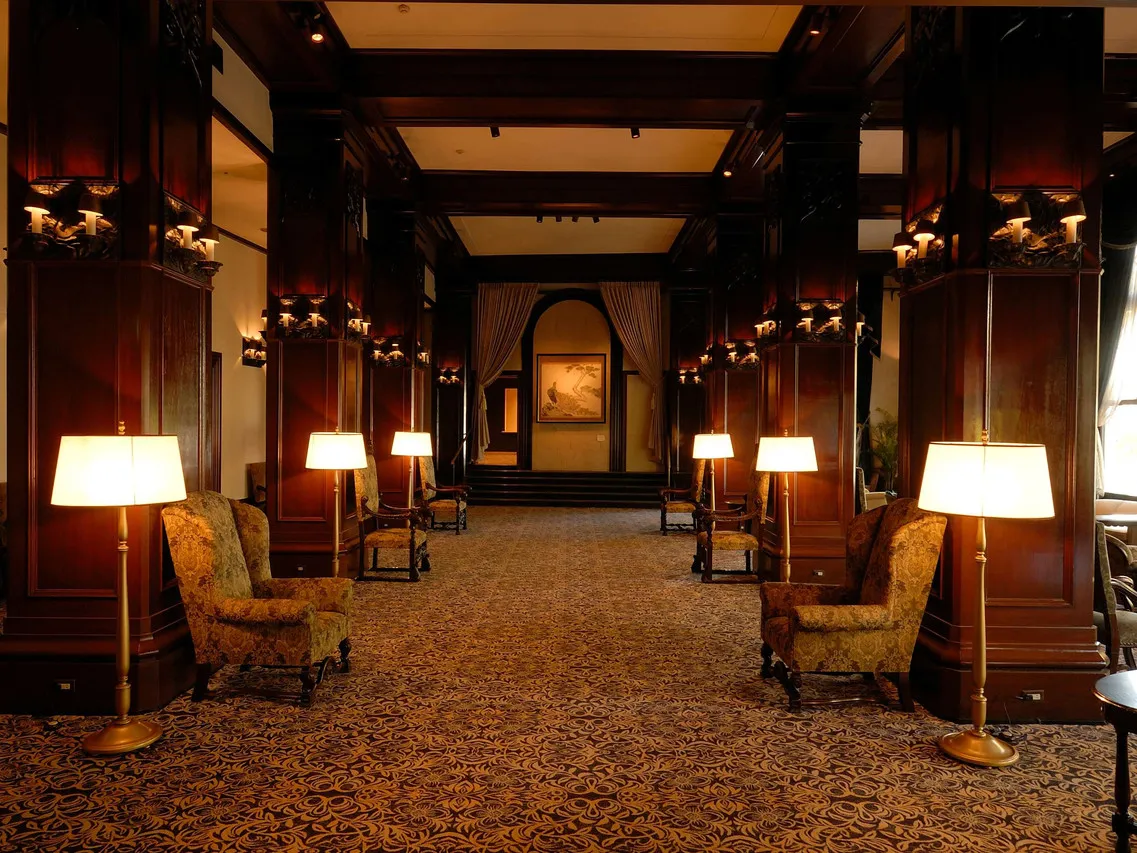 Hotel New Grand — rooms and atmosphere