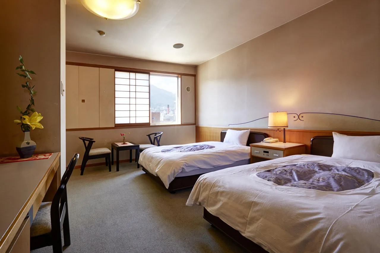 Hotel New Tsuruta — rooms and atmosphere