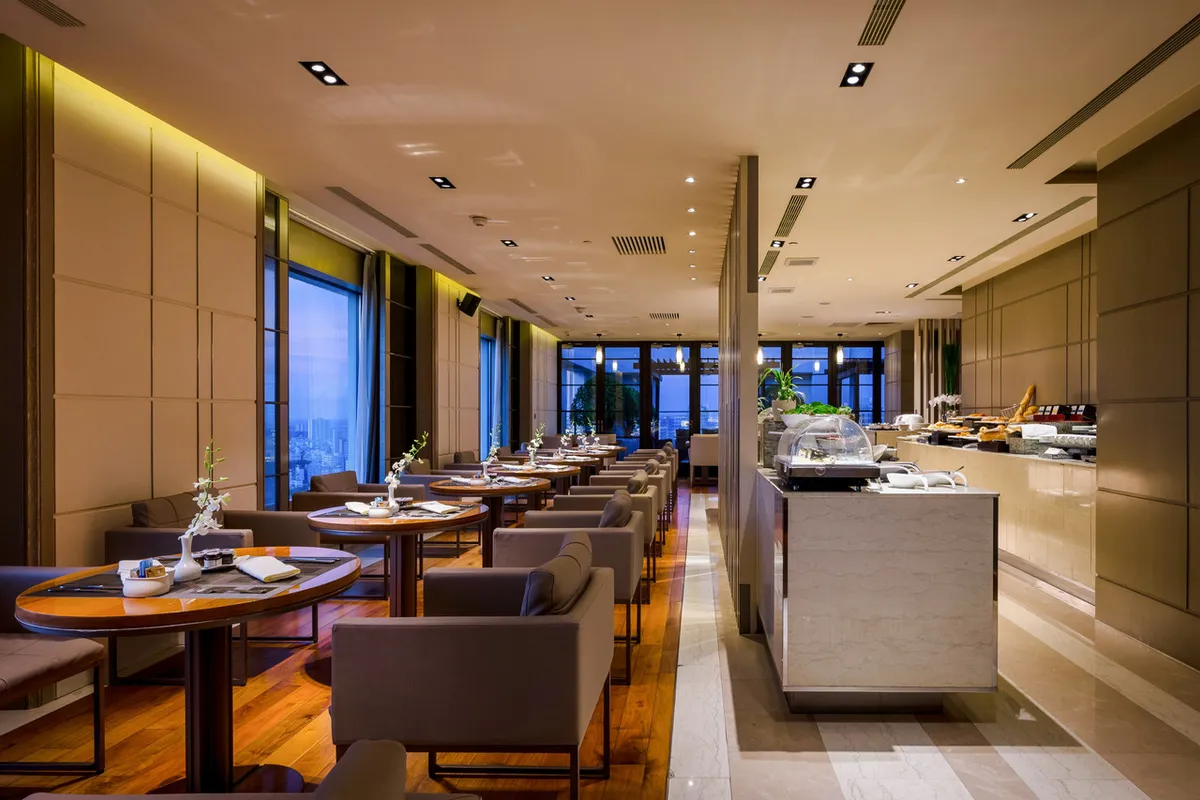 Hotel Nikko Saigon — rooms and atmosphere