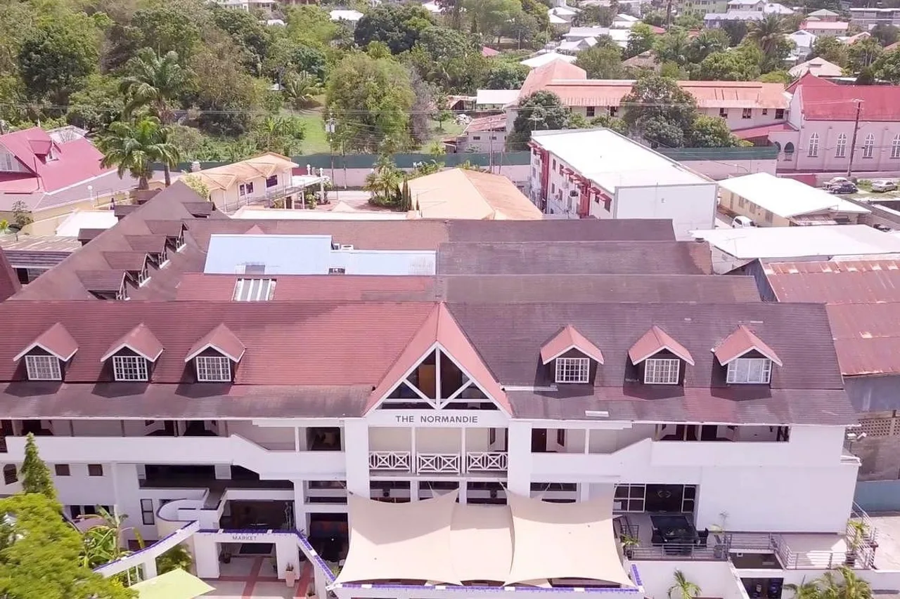 Hotel Normandie — ภาพห้องพักและบรรยากาศ