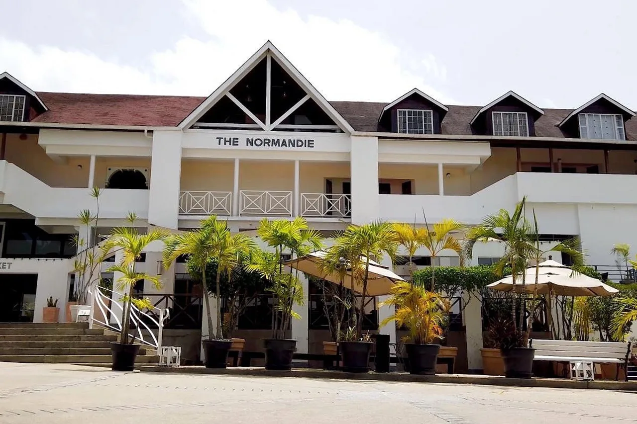 Hotel Normandie — ภาพห้องพักและบรรยากาศ