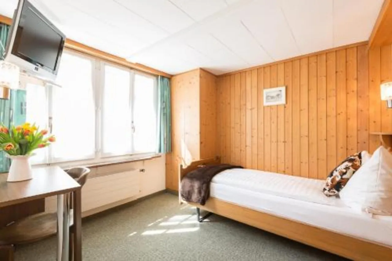 Hotel Oberland — rooms and atmosphere