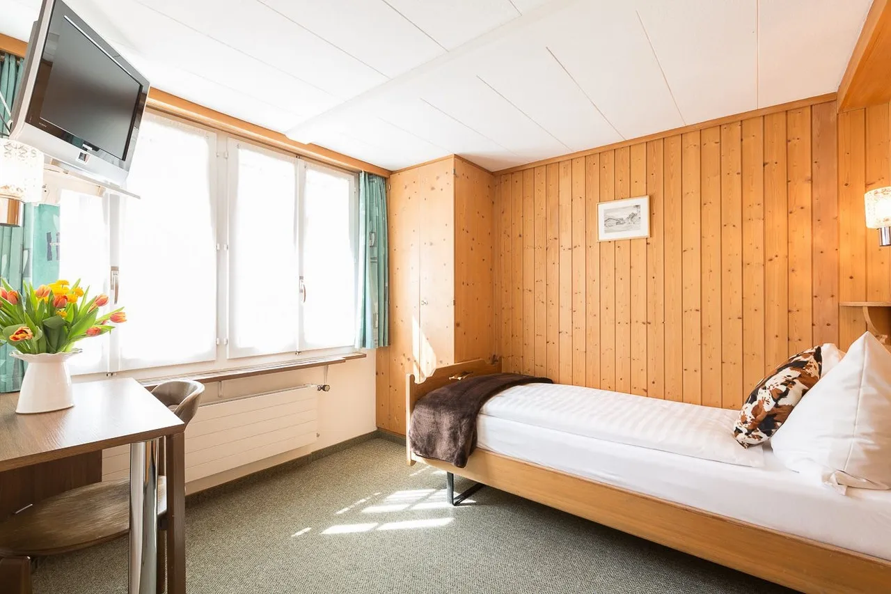 Hotel Oberland — rooms and atmosphere