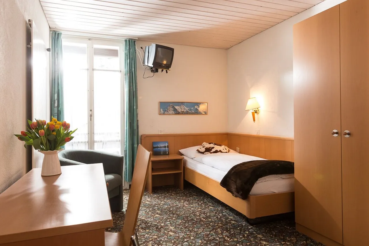 Hotel Oberland — rooms and atmosphere