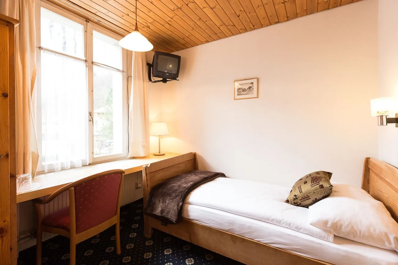 Hotel Oberland — rooms and atmosphere