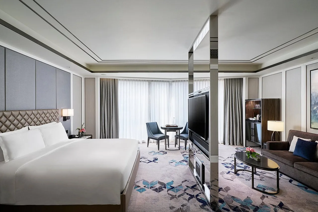 Hotel Okura Manila — โรงแรมในมะนิลา