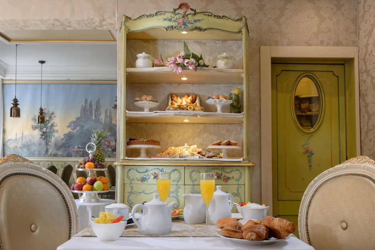 Hotel Olimpia Venezia — rooms and atmosphere