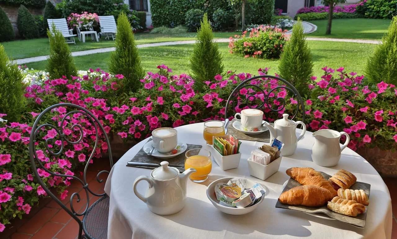 Hotel Olimpia Venezia — rooms and atmosphere