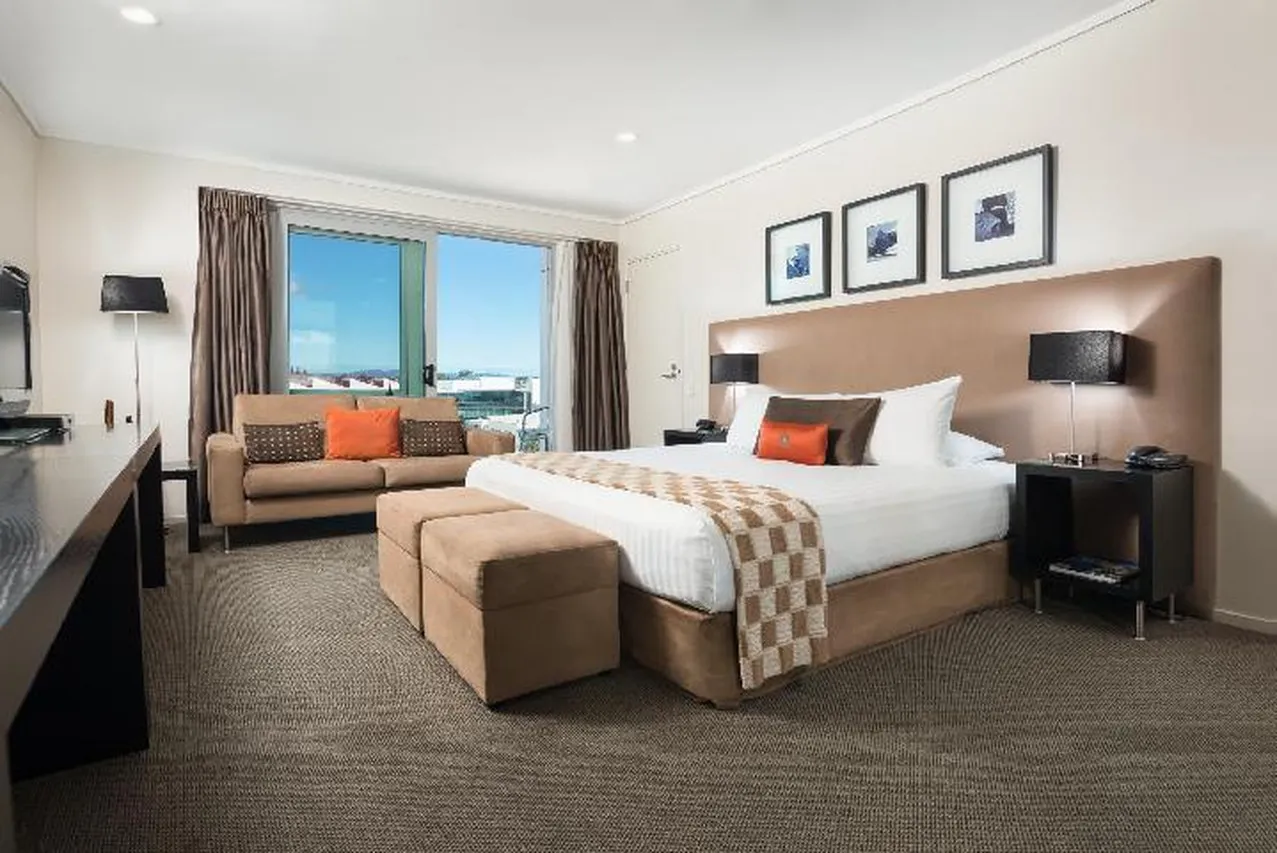 Hotel On Devonport — rooms and atmosphere