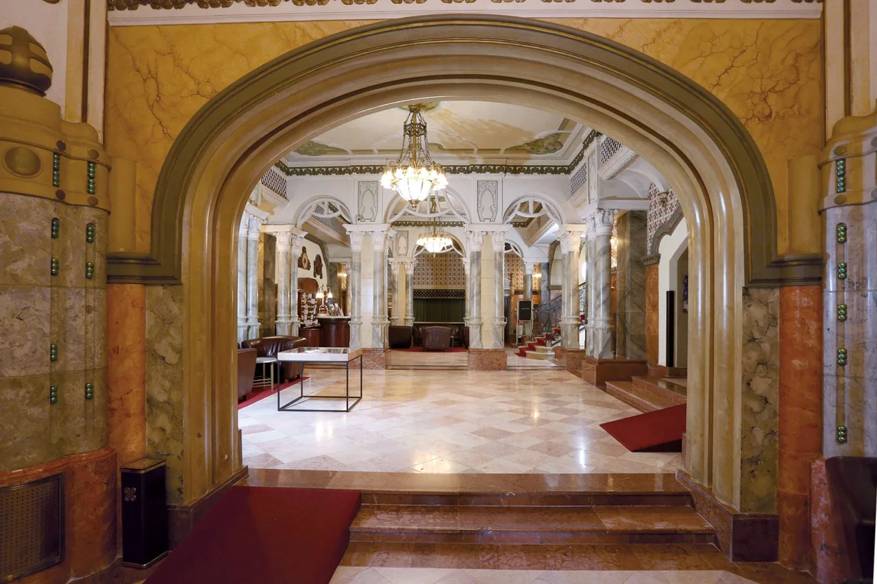 Hotel Palatinus City Center — rooms and atmosphere