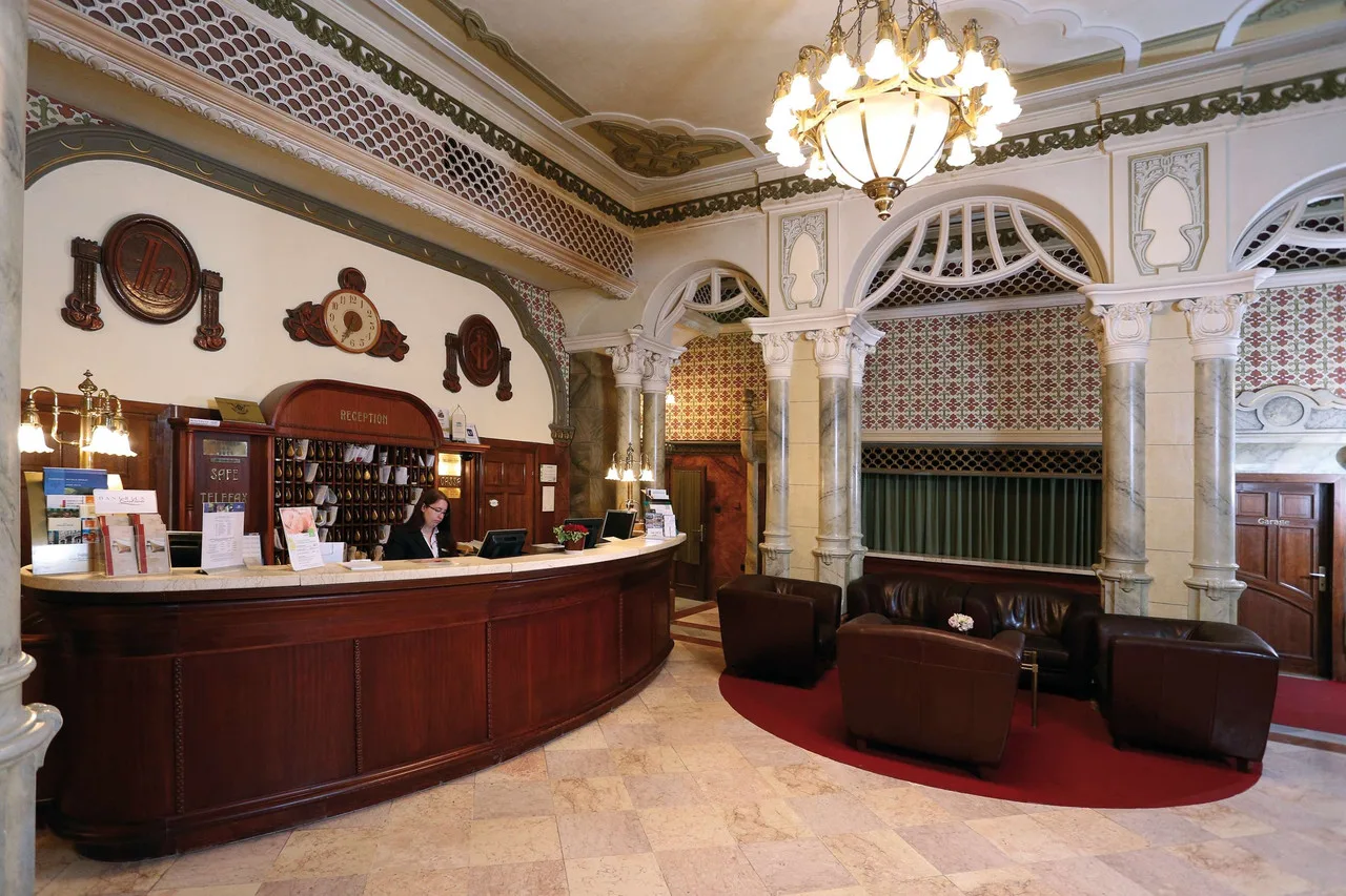 Hotel Palatinus City Center — rooms and atmosphere