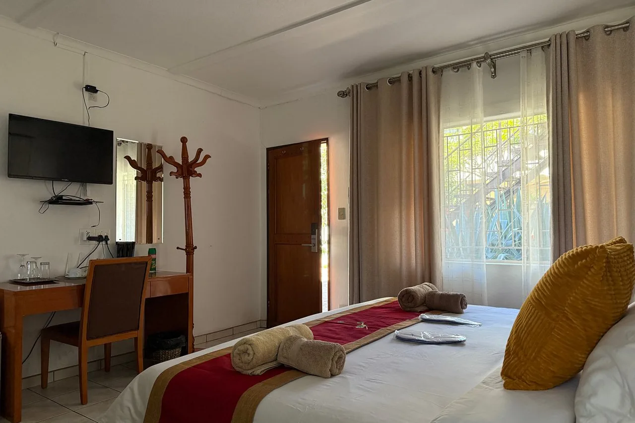 Hotel Pension Steiner — ภาพห้องพักและบรรยากาศ