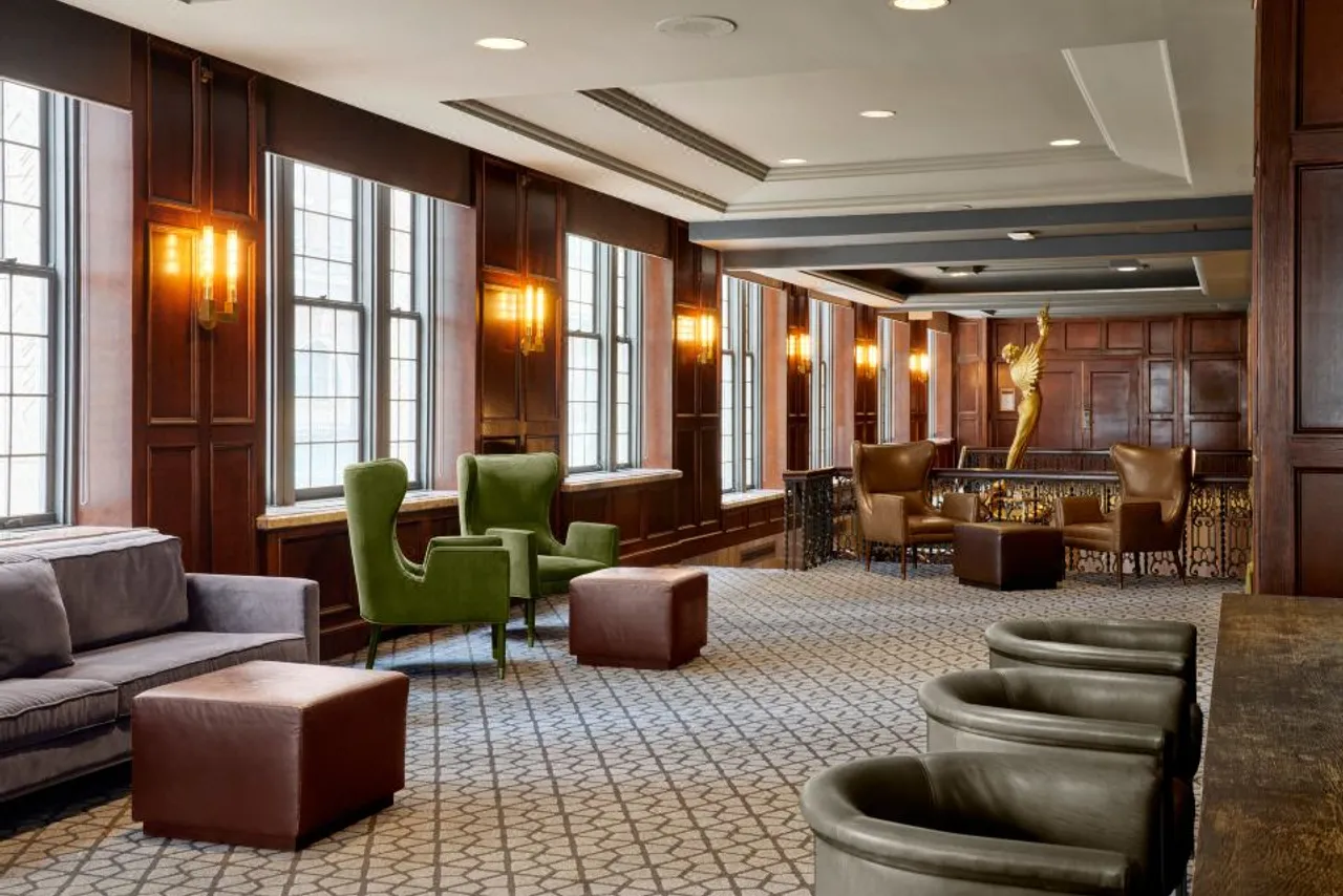 Hotel Phillips Kansas City, Curio Collection by Hilton — ภาพห้องพักและบรรยากาศ