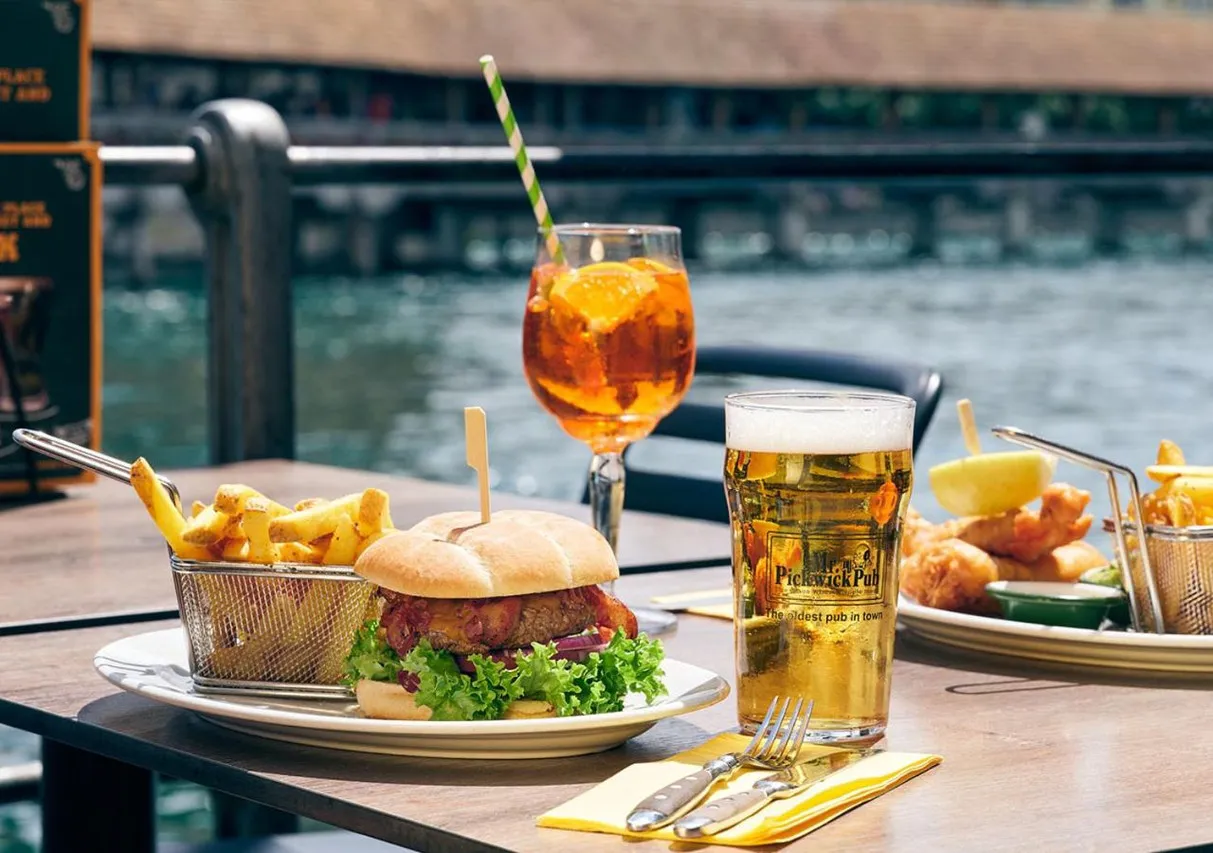 Hotel Pickwick and Pub — rooms and atmosphere