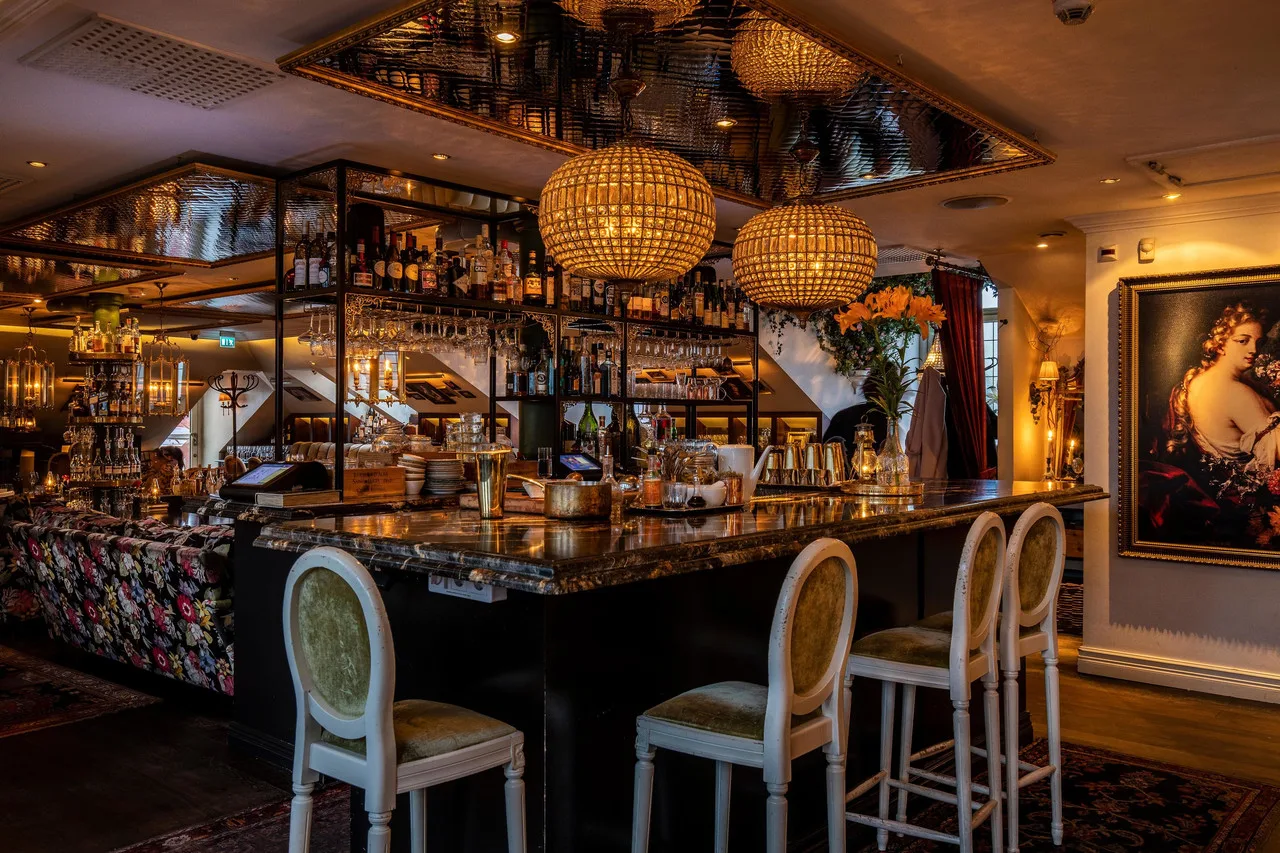Hotel Pigalle — ภาพห้องพักและบรรยากาศ