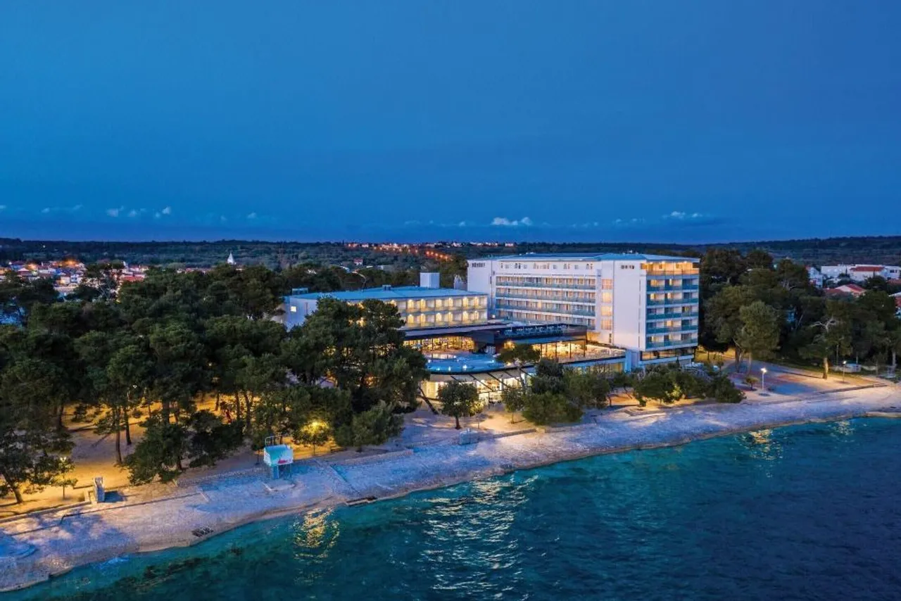 Hotel Pinija — โรงแรมในซาดาร์