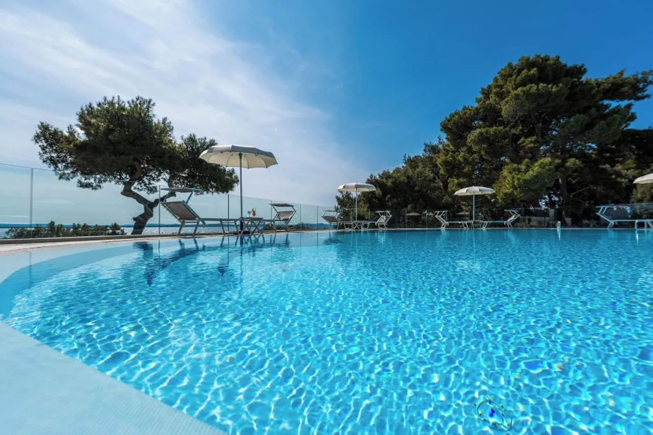 Hotel Pinija — rooms and atmosphere