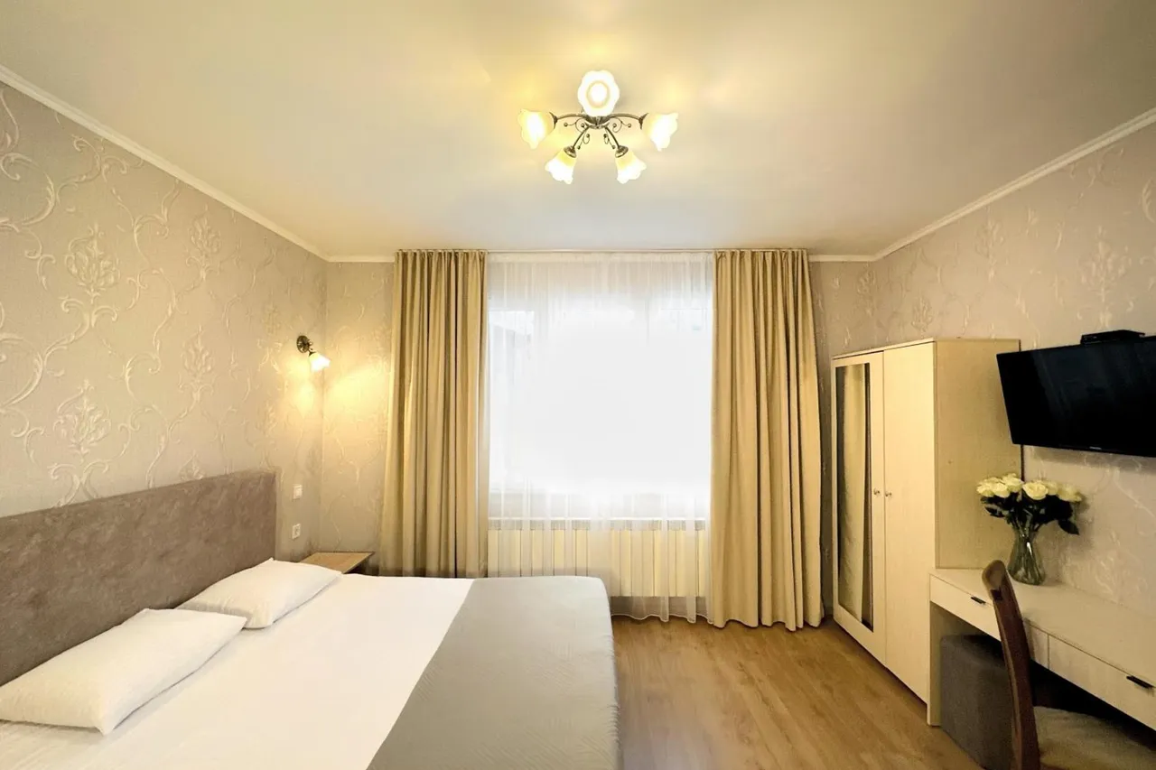 Hotel Plazma — ภาพห้องพักและบรรยากาศ