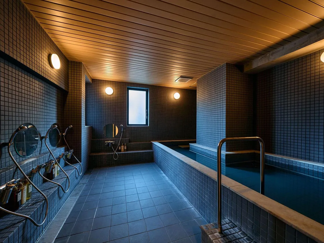 HOTEL PLUS HOSTEL TOKYO ASAKUSA 2 — rooms and atmosphere