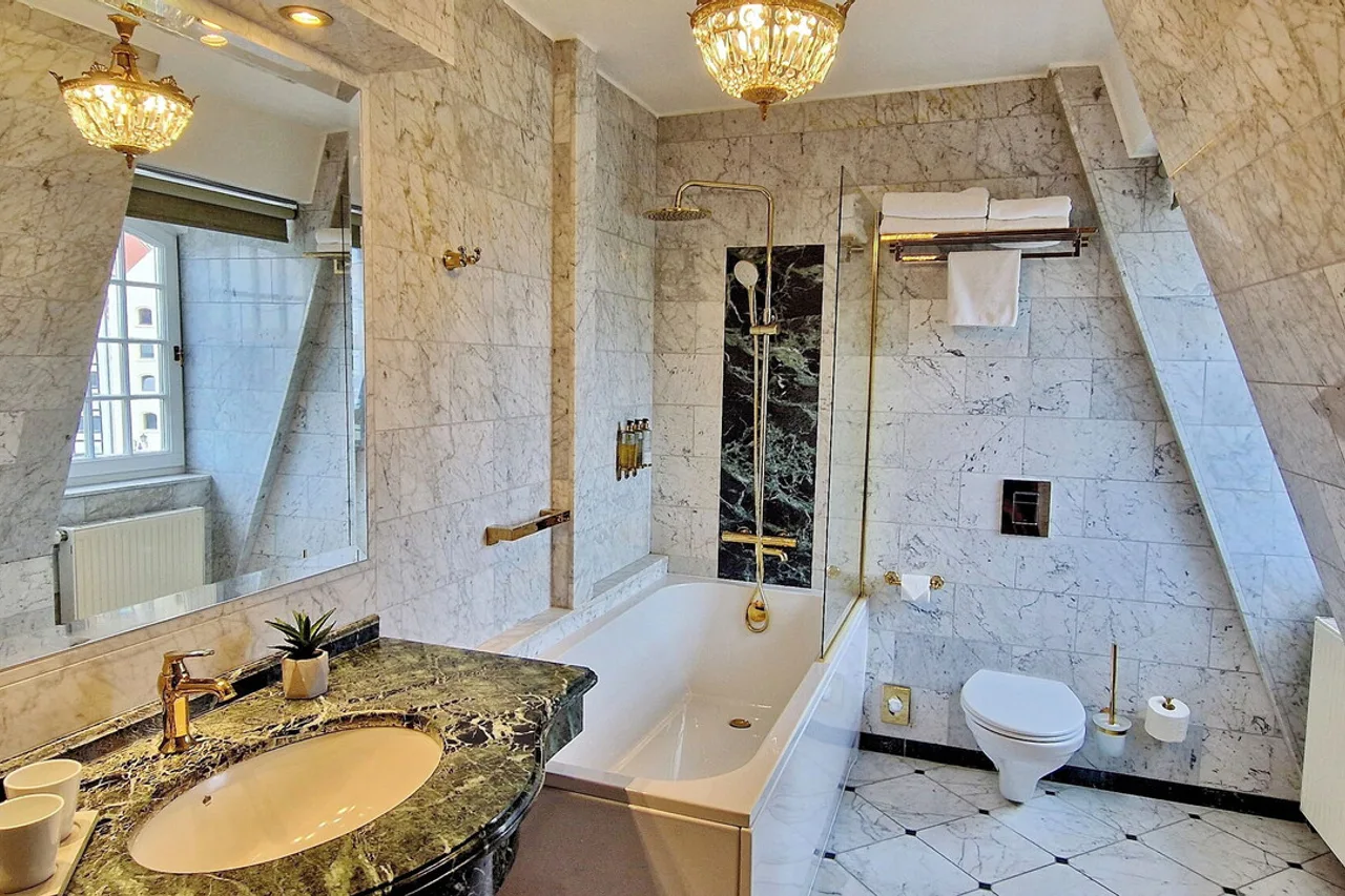 Hotel Podewils Old Town Gdansk — ภาพห้องพักและบรรยากาศ