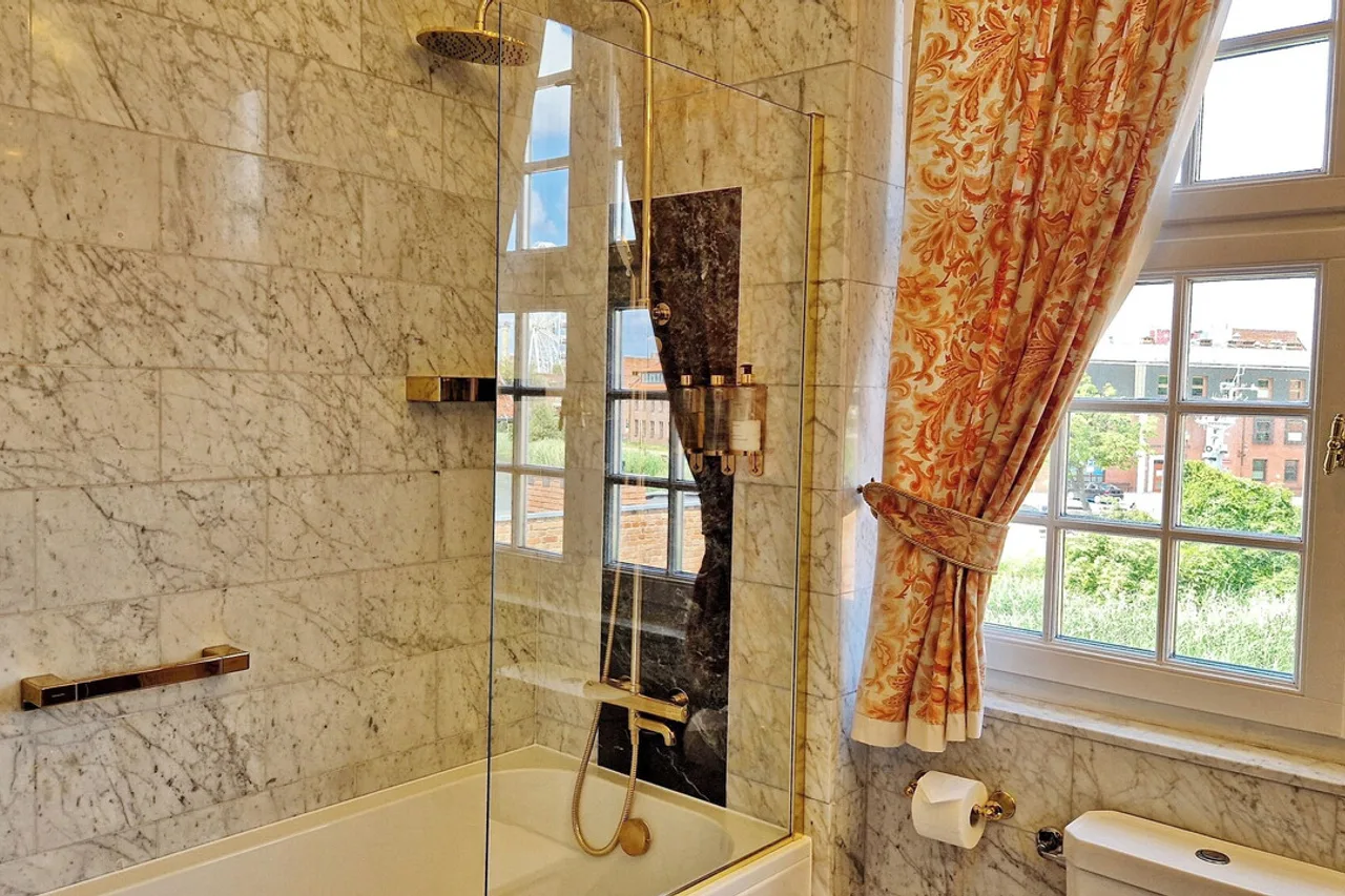 Hotel Podewils Old Town Gdansk — ภาพห้องพักและบรรยากาศ