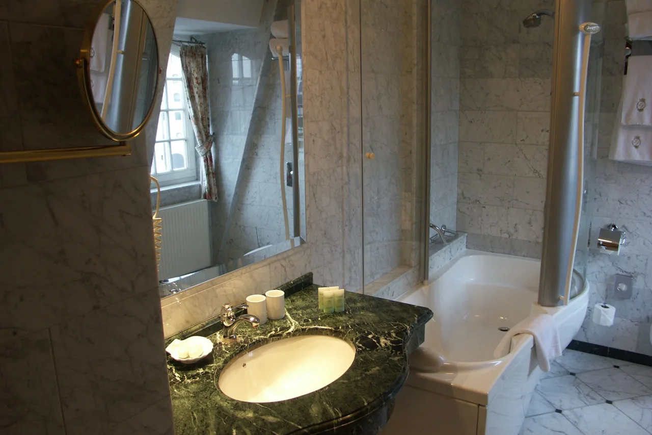 Hotel Podewils Old Town Gdansk — ภาพห้องพักและบรรยากาศ