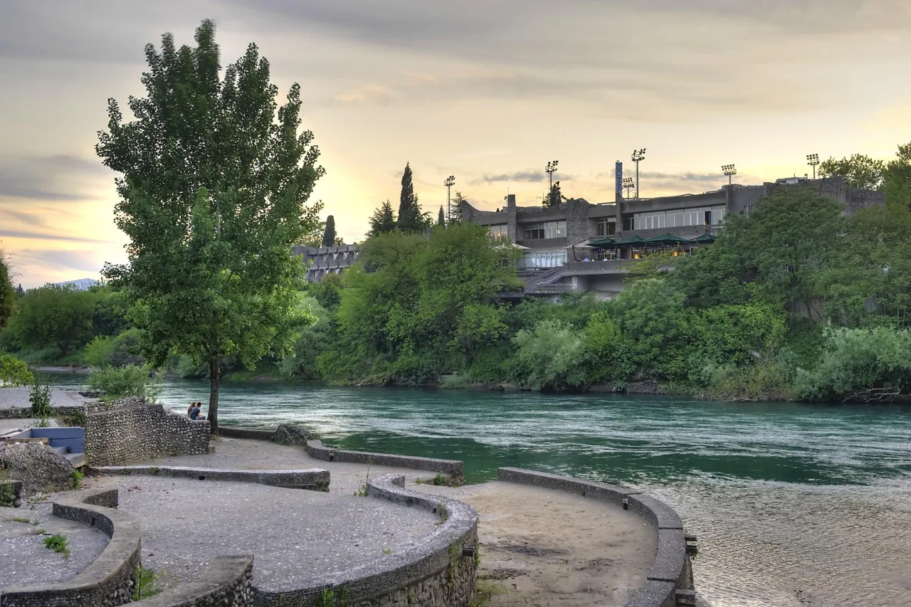 Hotel Podgorica — ภาพห้องพักและบรรยากาศ