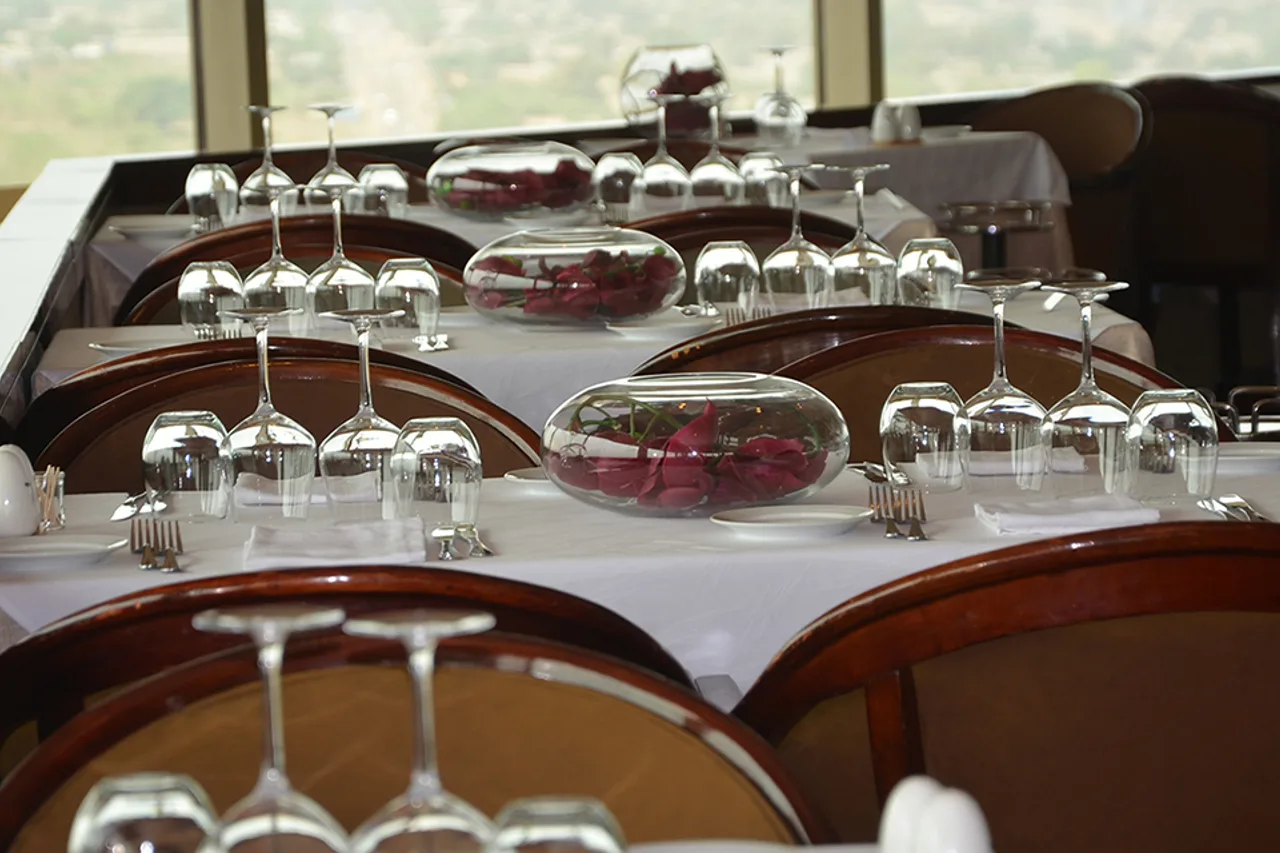 Hotel President — ภาพห้องพักและบรรยากาศ