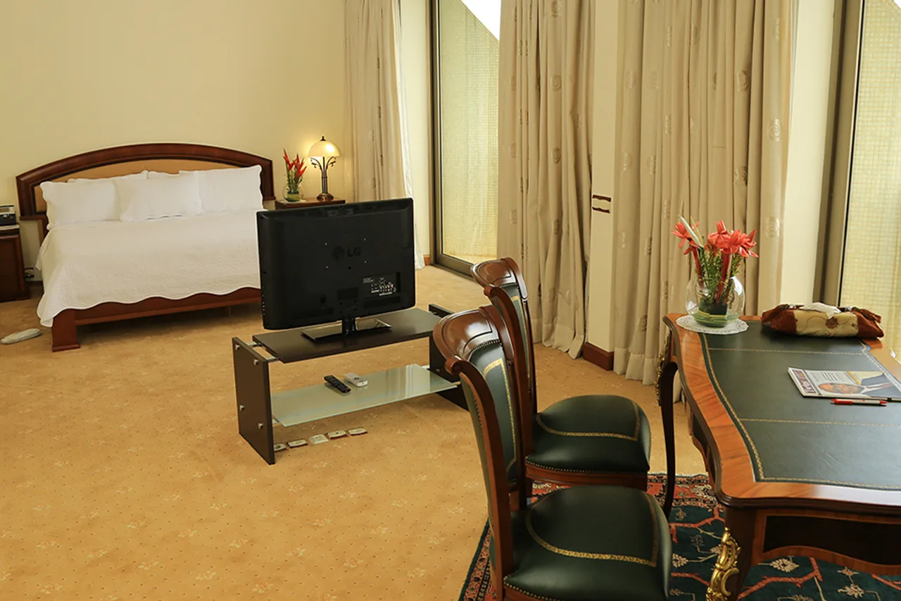 Hotel President — ภาพห้องพักและบรรยากาศ