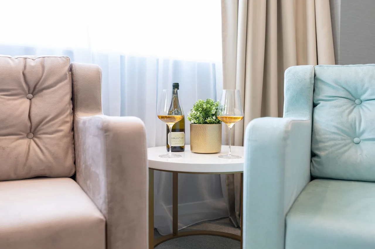 Hotel Pupin Novi Sad — ภาพห้องพักและบรรยากาศ