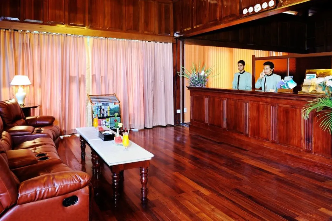 Hotel Pyin Oo Lwin — rooms and atmosphere