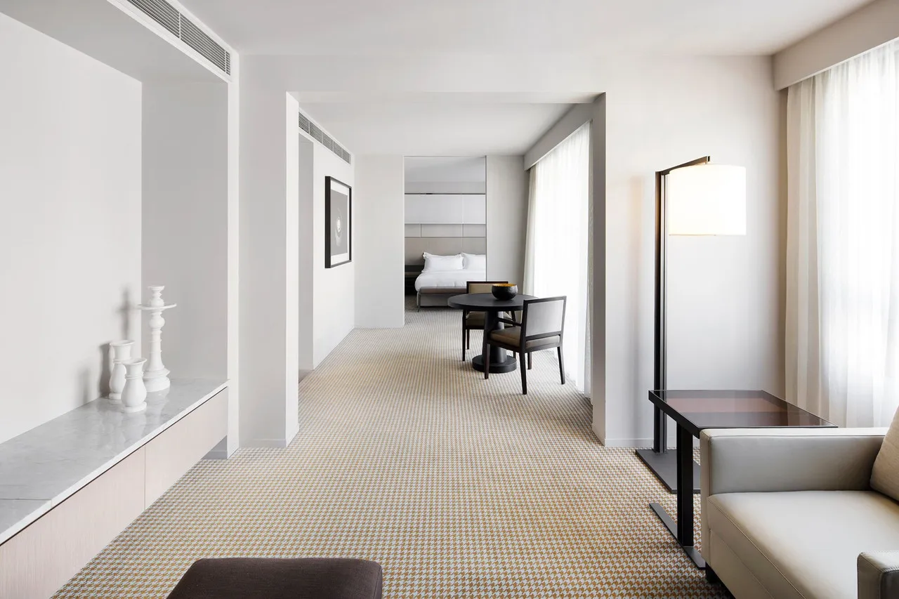 Hotel Realm, Canberra — rooms and atmosphere