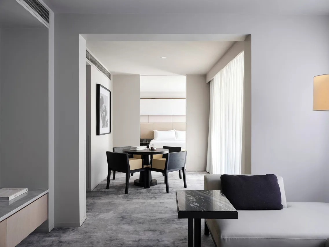 Hotel Realm, Canberra — rooms and atmosphere