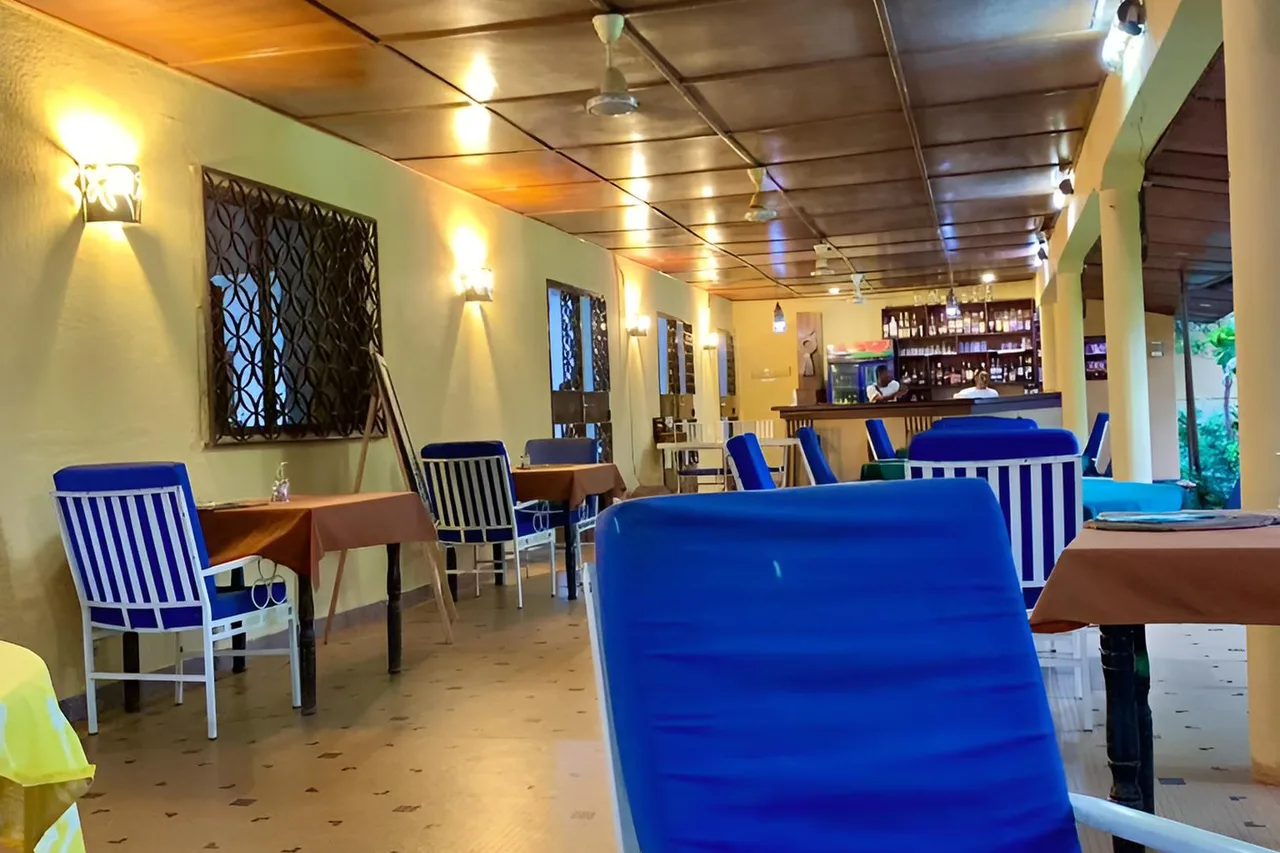 Hotel Restaurant Les 2 Palmiers — ภาพห้องพักและบรรยากาศ