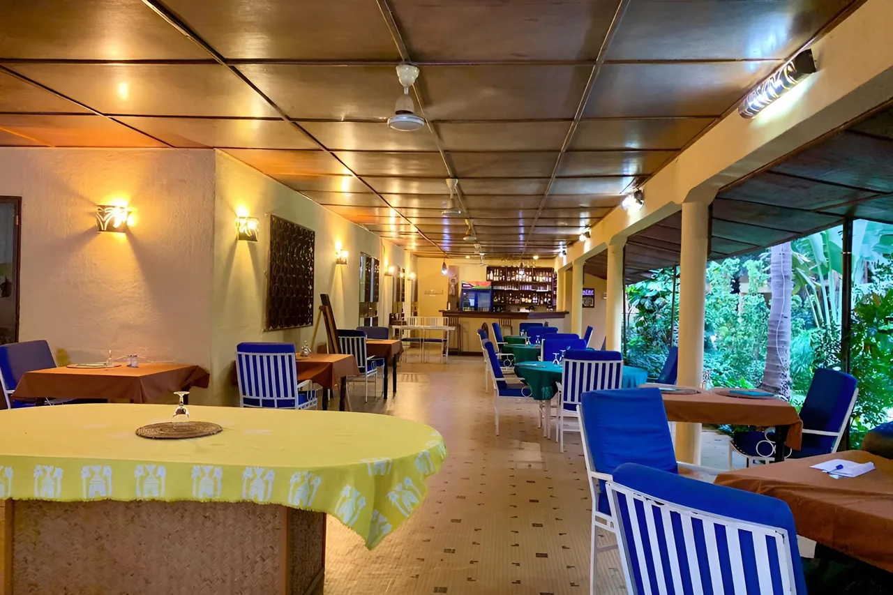Hotel Restaurant Les 2 Palmiers — ภาพห้องพักและบรรยากาศ