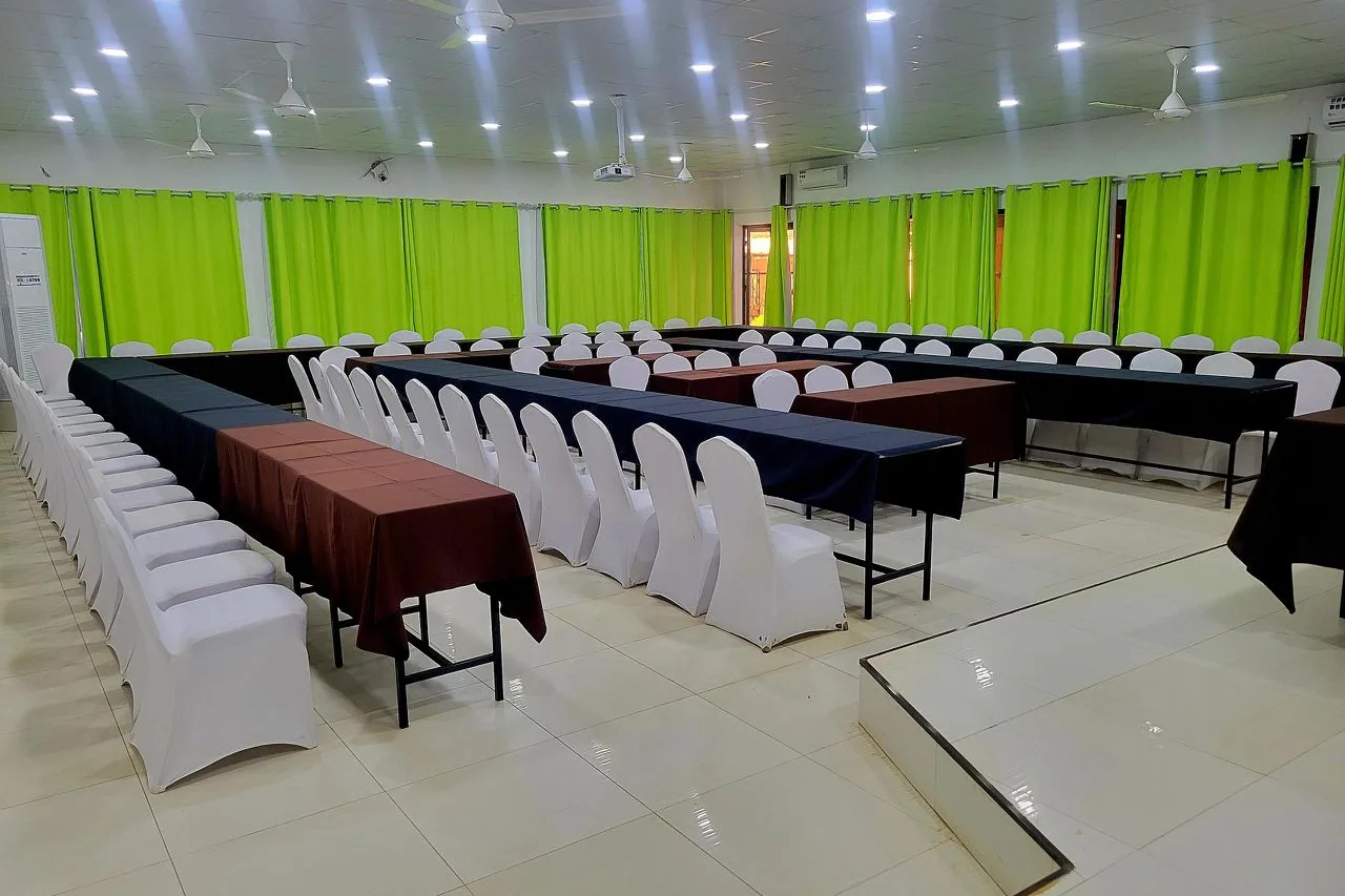 Hotel Restaurant Les 2 Palmiers — ภาพห้องพักและบรรยากาศ