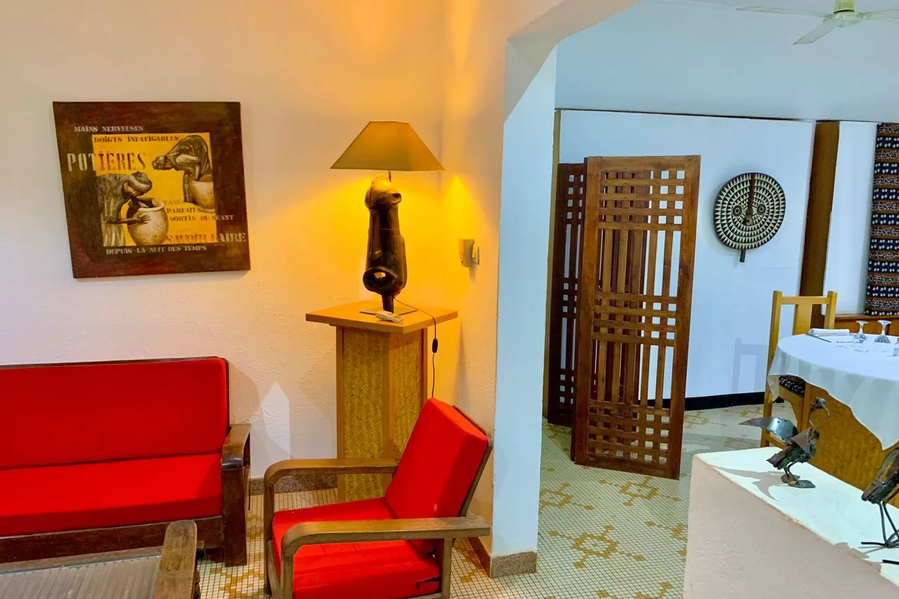 Hotel Restaurant Les 2 Palmiers — ภาพห้องพักและบรรยากาศ