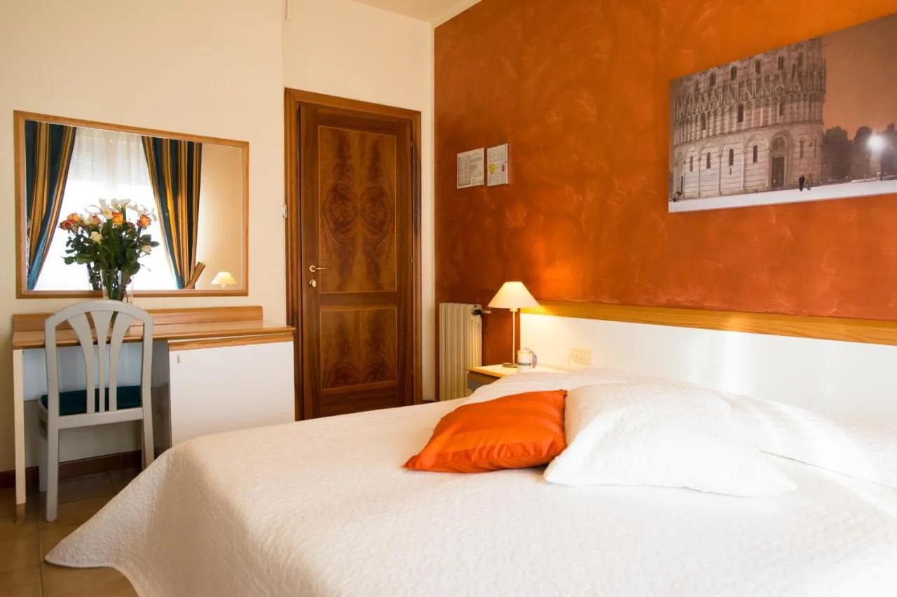 Hotel Roma Pisa — rooms and atmosphere