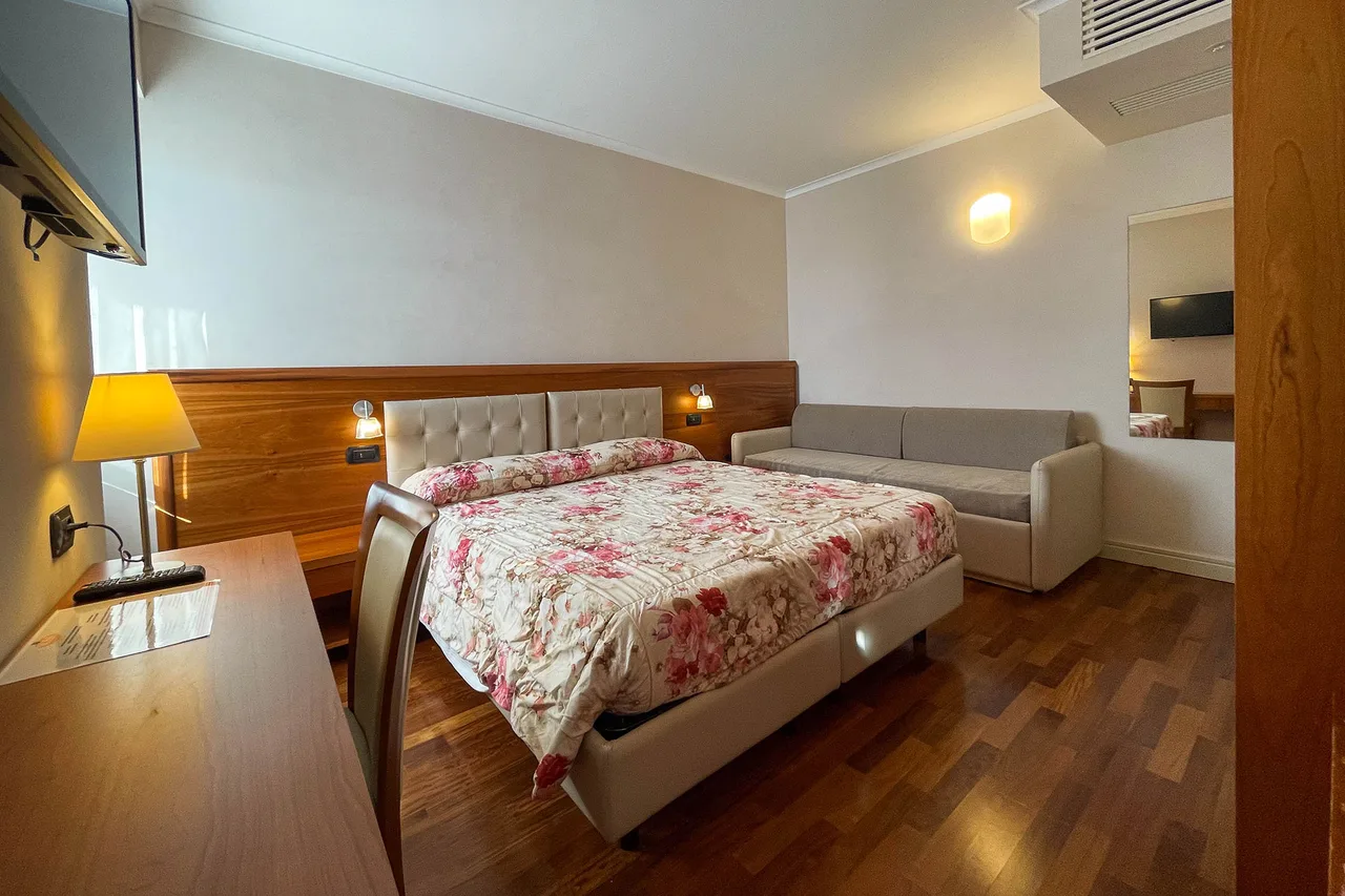 Hotel Rosa — ภาพห้องพักและบรรยากาศ