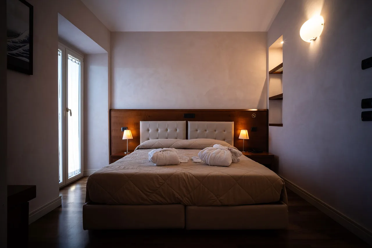 Hotel Rosa — ภาพห้องพักและบรรยากาศ