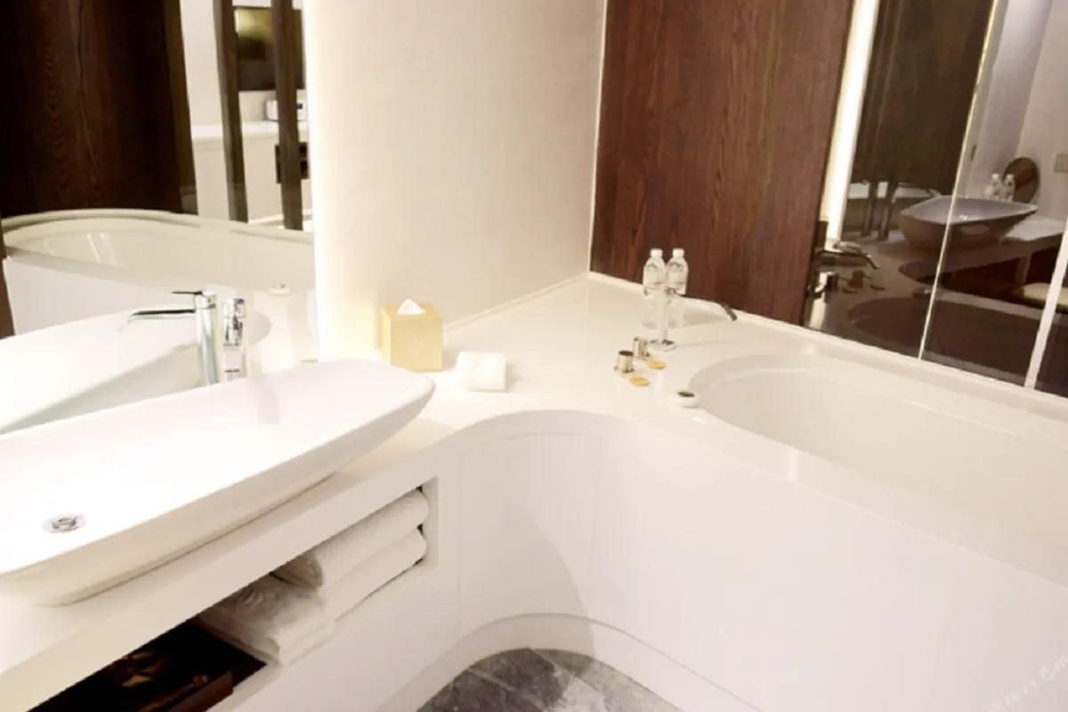 Hotel Royal Beitou — rooms and atmosphere